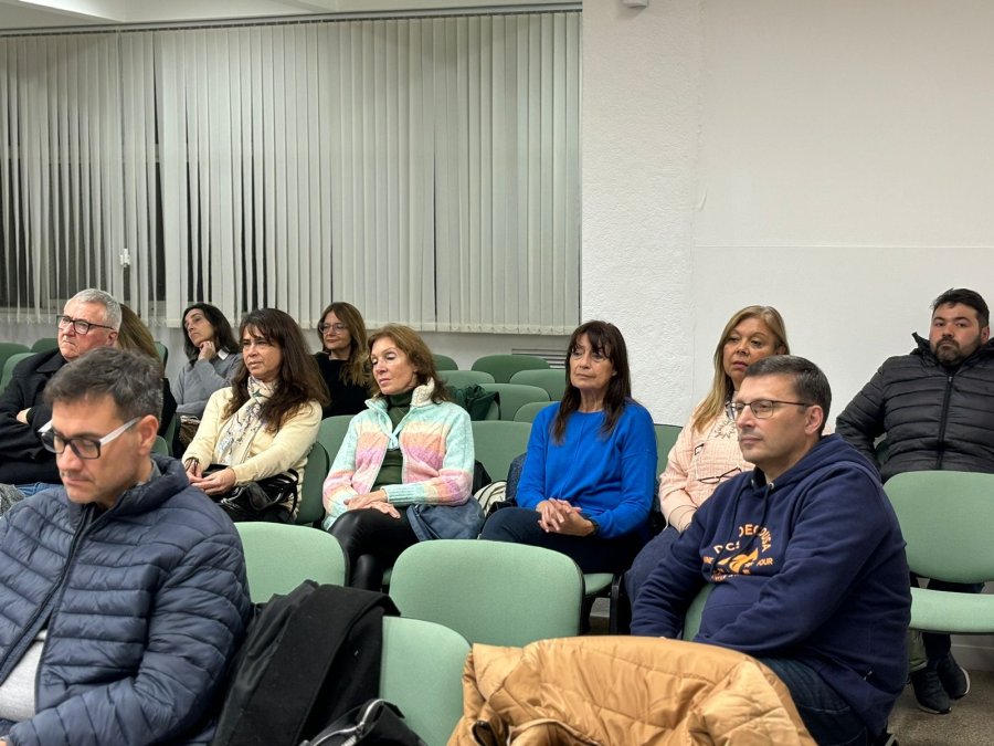 La familia Vecchioli particip&oacute; en el Concejo de la presentaci&oacute;n del Museo.