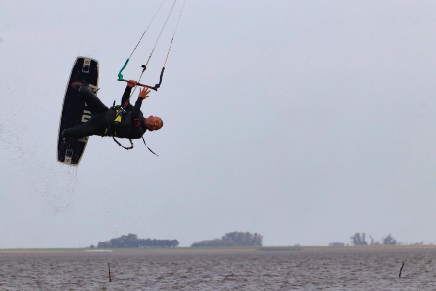 . El evento es organizado por el Kite Club Melincué y la Escuela de Kitesurf Melincué y se llevará a cabo los días 7 y 8 de septiembre en la laguna Melincué.