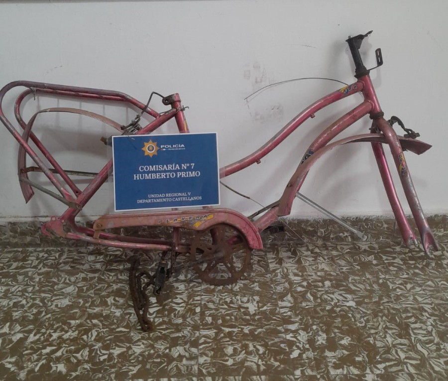 ABANDONADO. Un cuadro de bicicleta fue hallado en una cuneta en Humberto Primo.