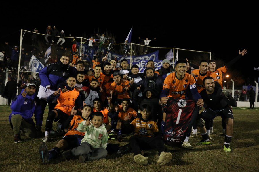 LO HIZO OTRA VEZ. / El Negro se consagr&oacute; campe&oacute;n del torneo Clausura de Primera A de Liga Rafaelina de F&uacute;tbol.