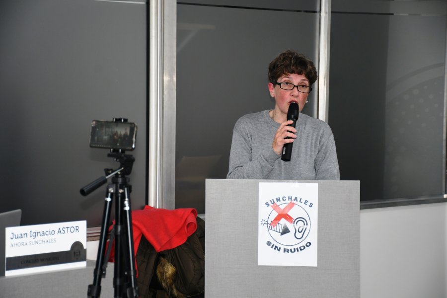 Silvina Avenatti durante su exposici&oacute;n.