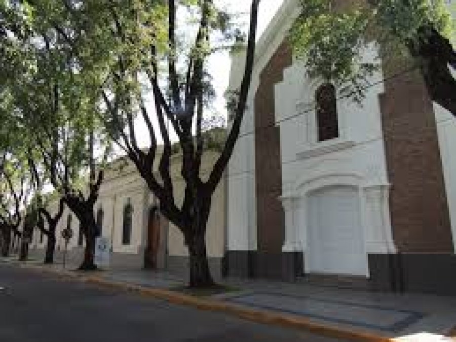 Nuestra Se&ntilde;ora de la Misericordia, fachada del establecimiento educativo.
