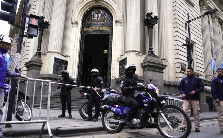 Un fuerte operativo de seguridad de puso en marcha tras conocerse la amenaza en la Bolsa.
