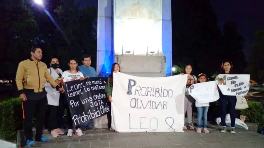 Los familiares del albañil de San Jorge al cumplirse un año del crimen que conmovió a la ciudad.