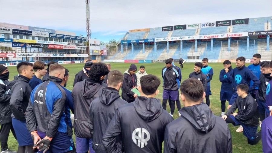 Último entrenamiento de este viernes a la mañana, previo al viaje a Buenos Aires.
