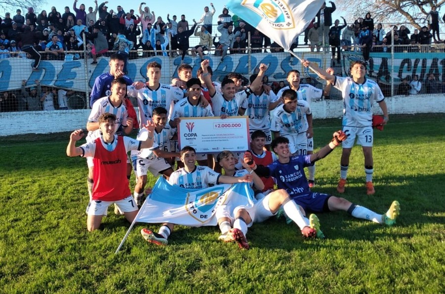 A SEMIFINALES./ El joven equipo de la Crema superó otra instancia en el torneo provincial.