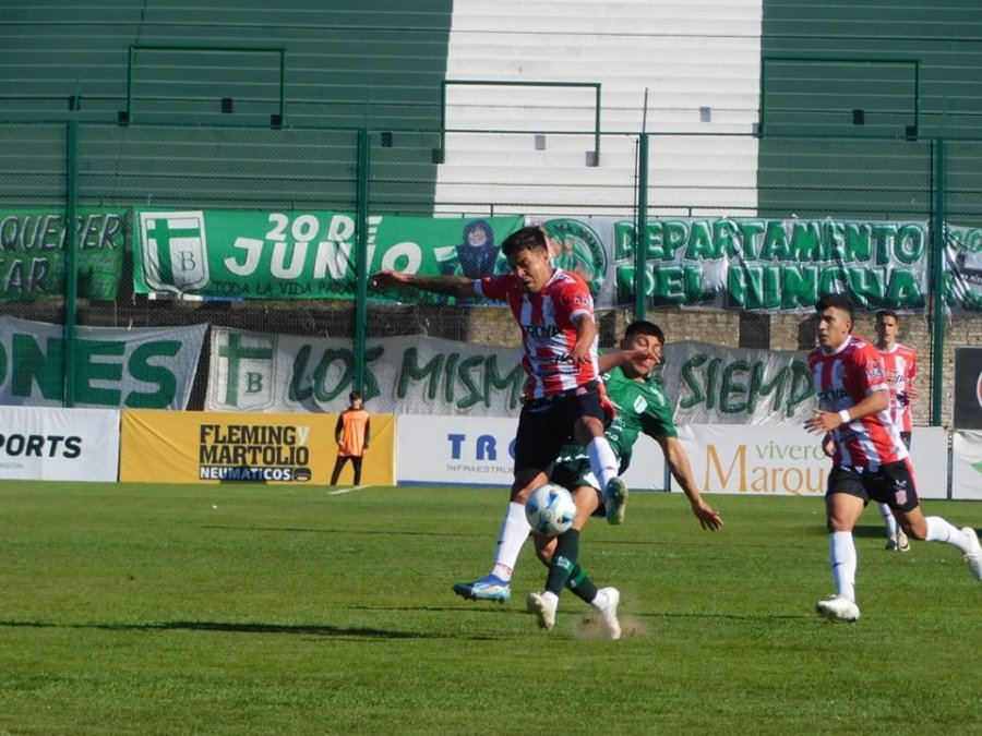 QUEDO ULTIMO SOLO./ El León perdió por primera vez en el año ante Sp. Belgrano.