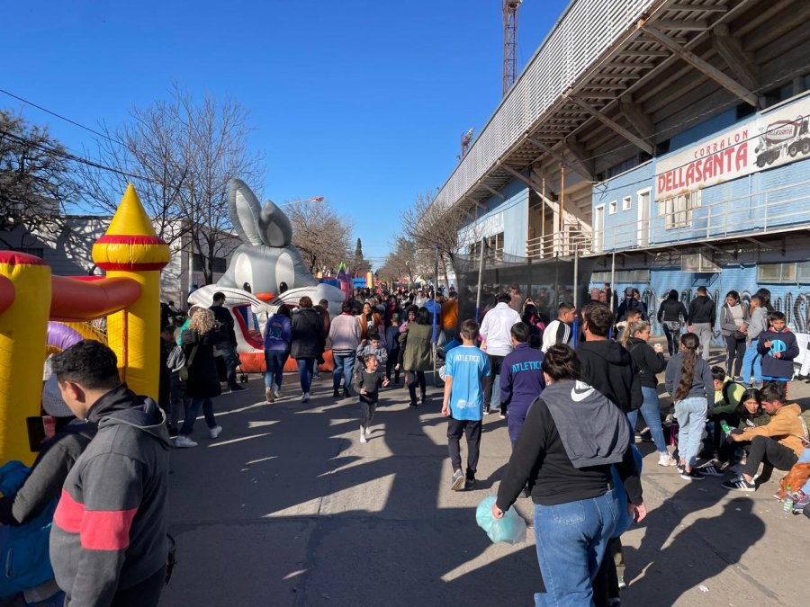 Atl&eacute;tico Solidario celebr&oacute; el D&iacute;a del Ni&ntilde;o con propuesta de juegos para los m&aacute;s chicos. (FOTO MARIO LIOTTA)