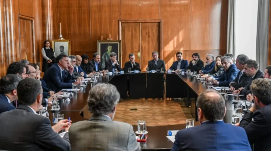 Caputo ser reuni&oacute; con aseguradoras en el Palacio de Hacienda.