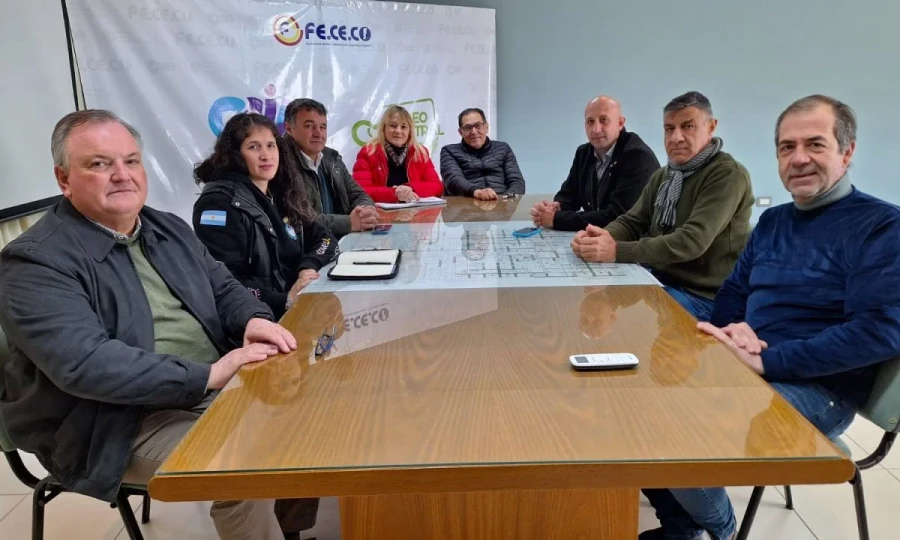 Las autoridades durante el encuentro desarrollado en San Guillermo.