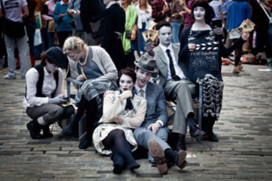 La fecha busca homenajear a hombres y mujeres que laboran en teatro, cine, televisión.