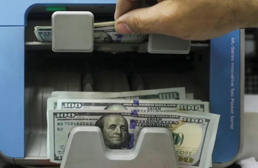 El d&oacute;lar continu&oacute; firme.