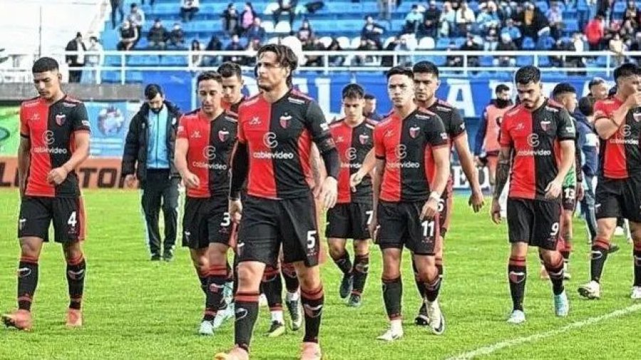 CADA VEZ MAS LEJOS./ El equipo santafesino hasta peligra su ingreso al Reducido.