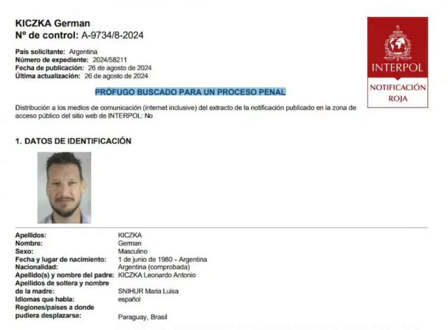 La ficha de búsqueda de Interpol con el alerta roja.