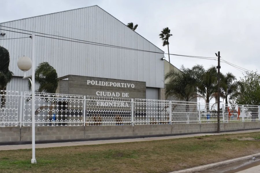 As&iacute; luce ahora la fachada del polideportivo.