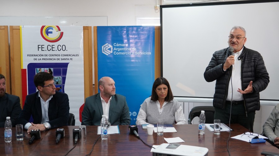 Alcides Calvo durante su exposici&oacute;n.