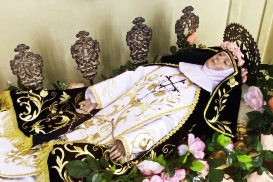 Imagen yacente de Santa Rosa de Lima en el lugar donde muri&oacute;.