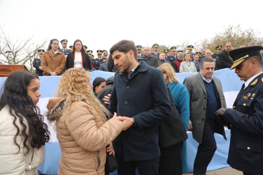El gobernador Pullaro durante la entrega de distinciones a funcionarios policiales.