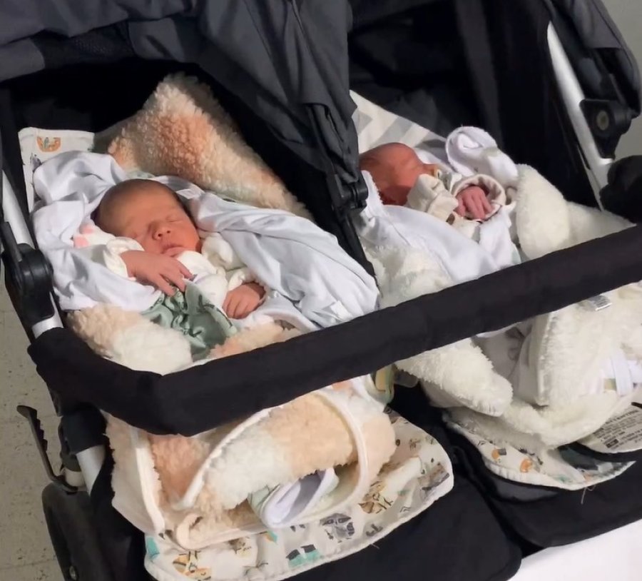 A la izquierda Alfonsina y a la derecha Mar&iacute;a Paz; las hijas del intendente Leo Viotti junto a su pareja.