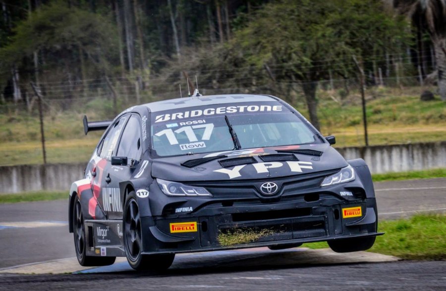 Mat&iacute;as Rossi y el Toyota Corolla vencieron en la primera final disputada en Concordia.