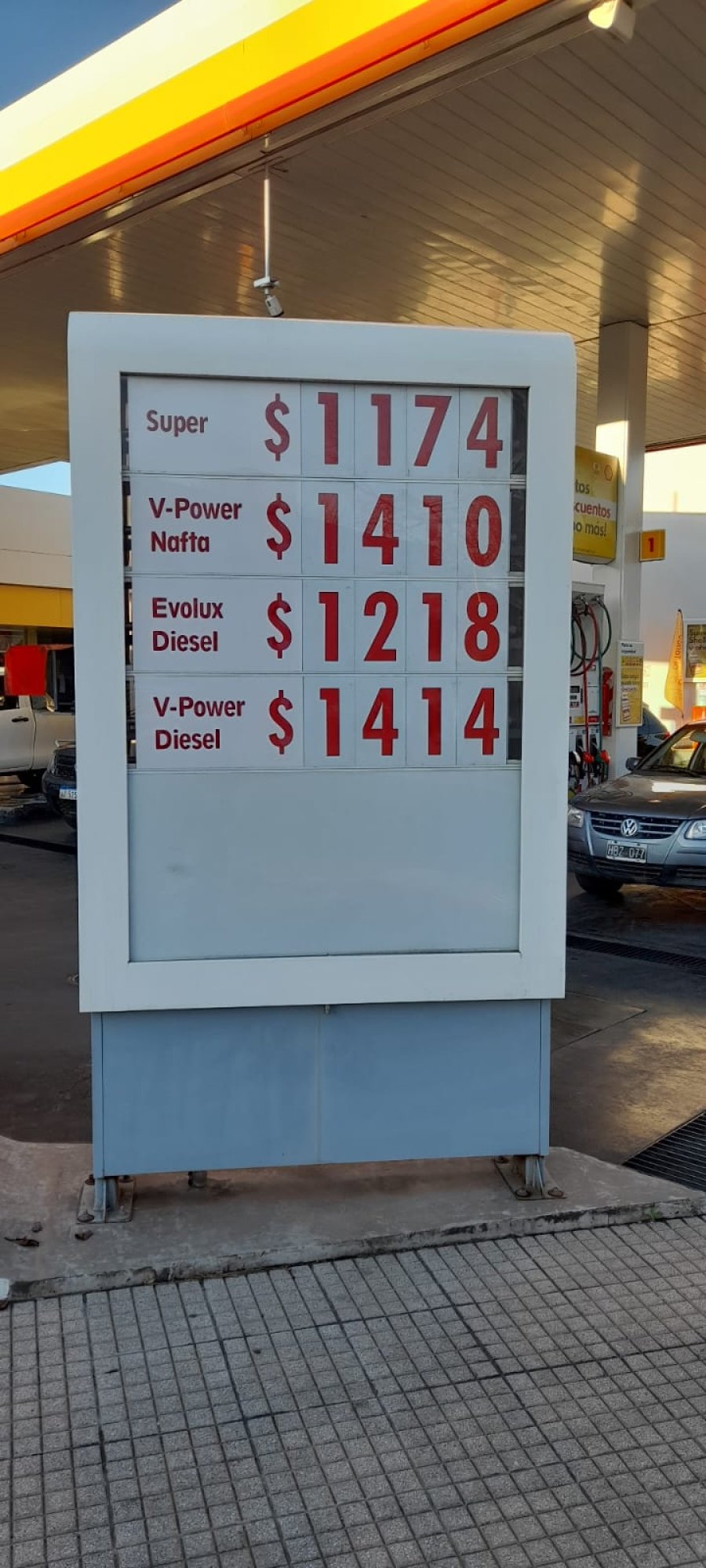 SHELL. Desde este domingo subió sus naftas un 3,7% en nuestro medio.
