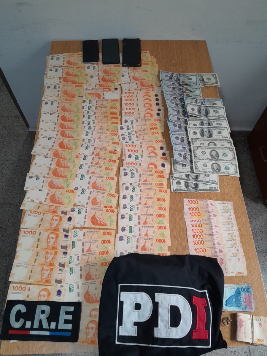 <i>Se secuestr&oacute; la suma de $117.550, U$S 2.352, tres tel&eacute;fonos celulares y 1,4 gramos de marihuana.</i>