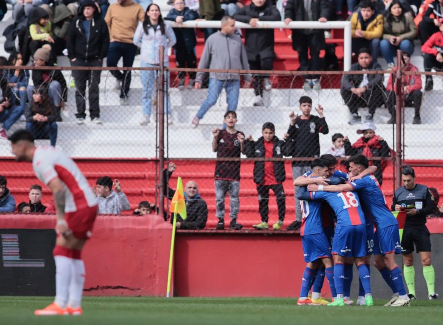 TIGRE BAJÓ A HURACÁN DE LA PUNTA Y LE ESCAPA A LA ZONA DE DESCENSO