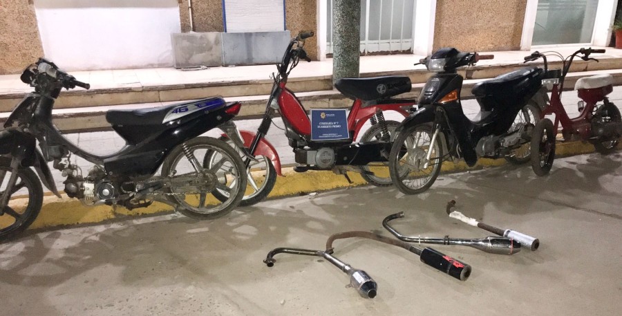 Las motos luego fueron abandonadas en la vía pública y recuperadas por la Policía.