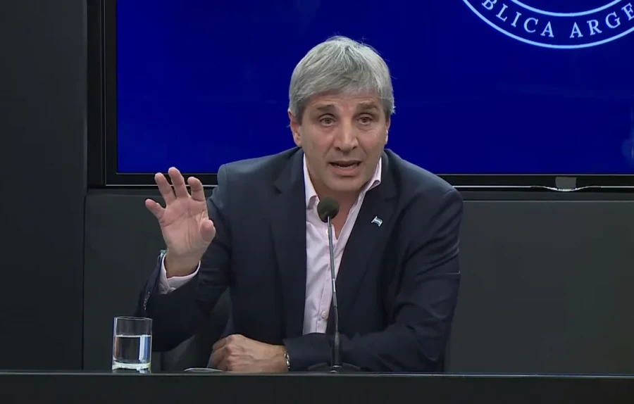 Luis Caputo conf&iacute;a en la baja de precios tras la reducci&oacute;n de la al&iacute;cuota impositiva.