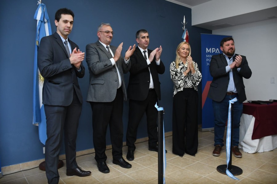 Del corte de cintas participaron el fiscal Juan Manuel Puig; el senador Alcides Calvo;  el fiscal regional Carlos Vottero; la fiscal general Ma. Cecilia Vranicich; y el intendente Pablo Pinotti.