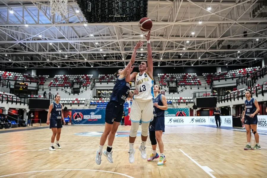 BUEN APORTE./ Candela Gentinetta anotó 10 puntos.