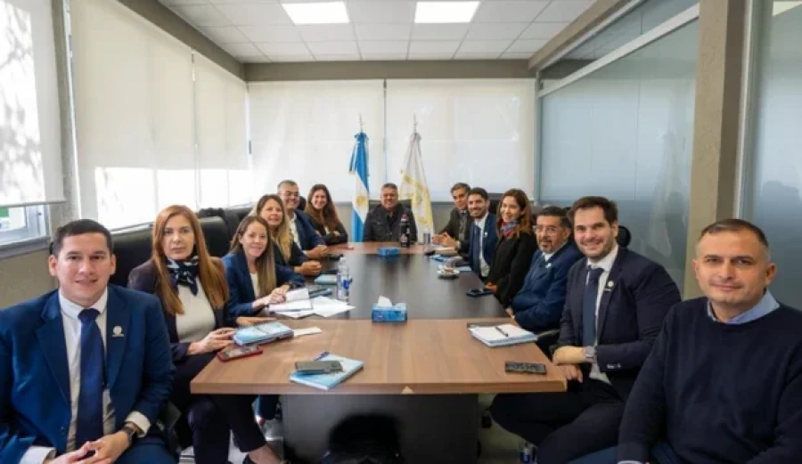 AUTORIDADES./ Definieron los principales puntos, pero no se oficializó la cancha.