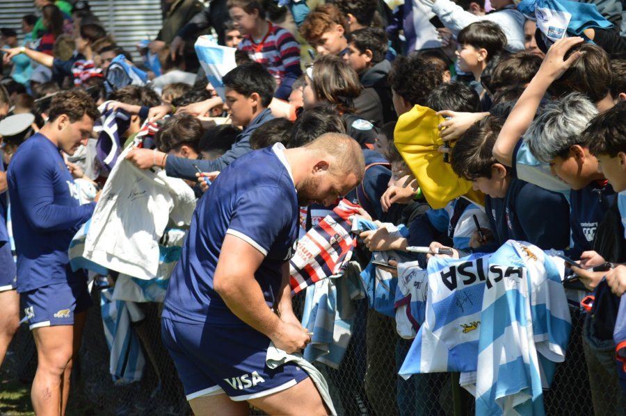 MAYCO VIVAS EN LA PRÁCTICA DE LOS PUMAS ESTE MIÉRCOES EN CRAI, ANTE UNA MULTITUD