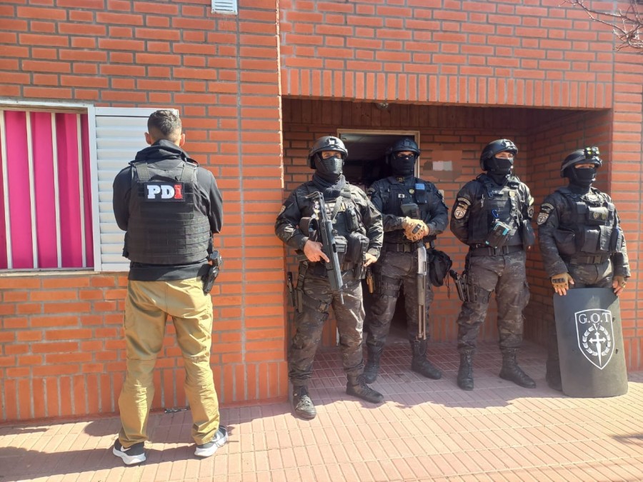 Los dos allanamientos realizados en la ciudad de Sunchales esta mañana.