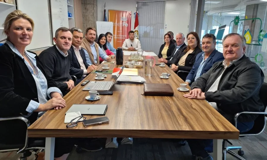 Geese, Giacosa y Michlig entre otros durante la reuni&oacute;n en Santa Fe.