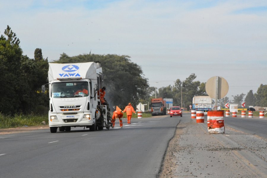 CUANDO SE TRABAJABA. Vista de la traza urbana de la importante v&iacute;a de comunicaci&oacute;n.