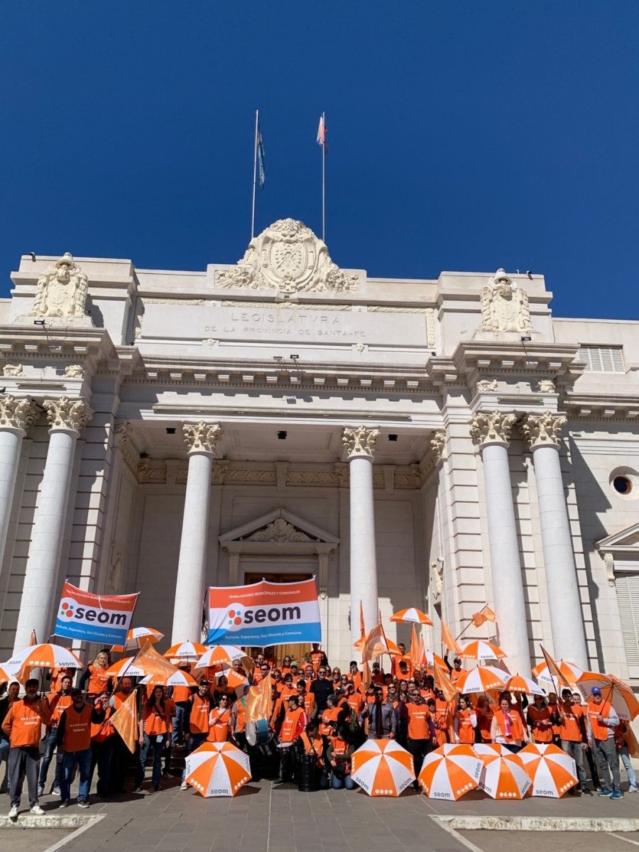 FUERTE RECHAZO. Representantes del SEOM de nuestra ciudad se manifestaron en contra del proyecto de reforma jubilatoria.