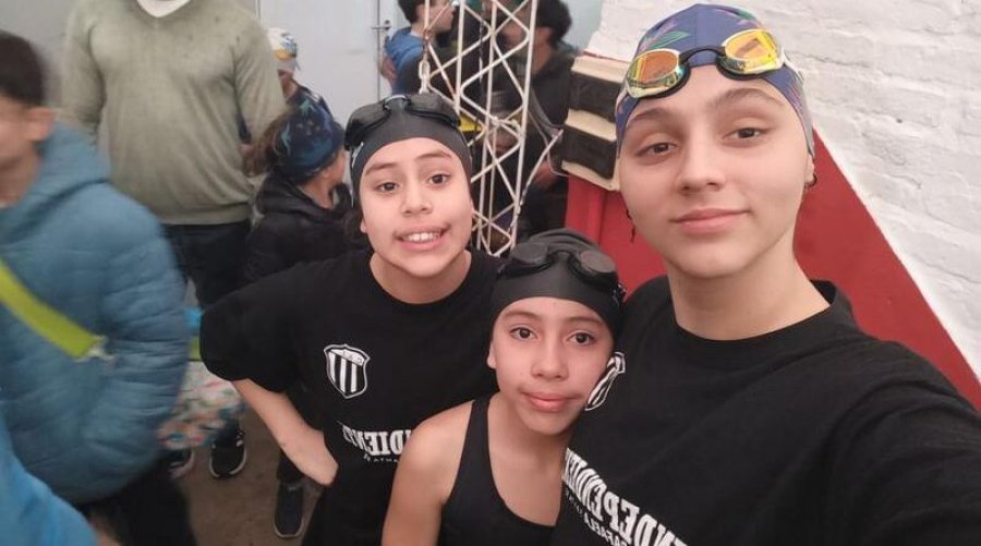 NADADORAS./ Ruth Ramirez, Paulina Sotelo y Lourdes Aliprandi.