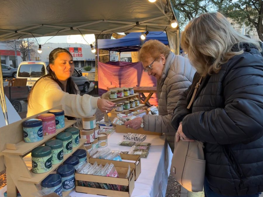Feria desde el Origen en la Plaza 25 de Mayo.