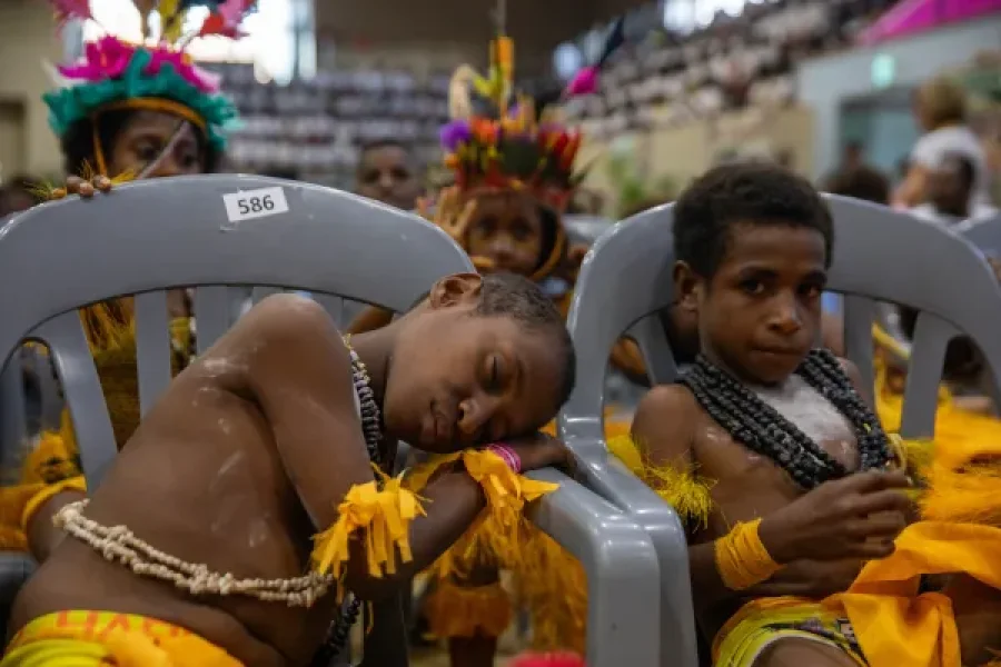 Ni&ntilde;os de acogida durante el encuentro con el Papa Francisco.