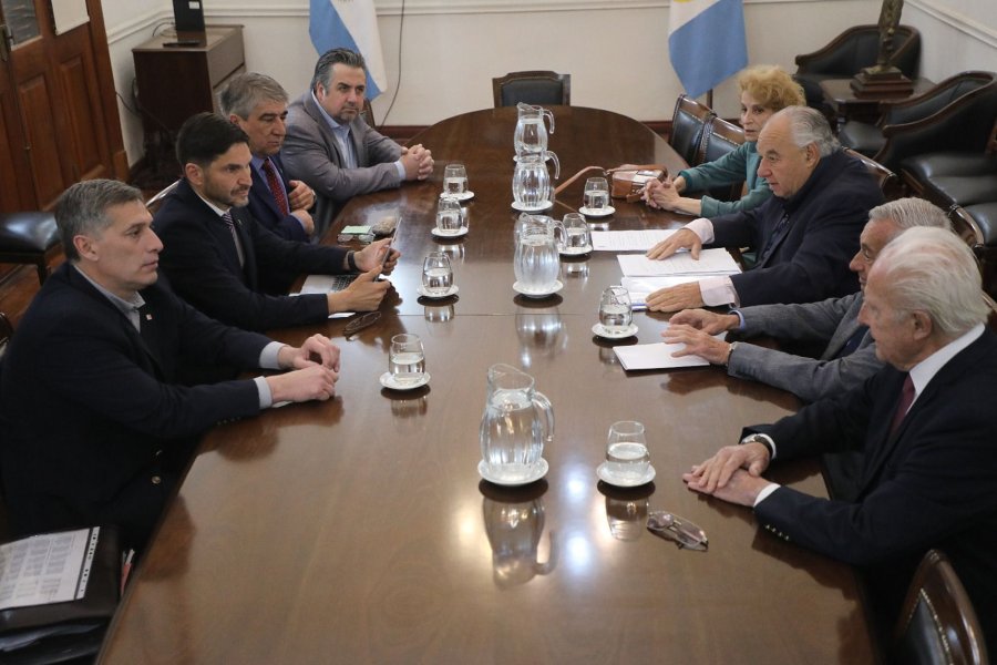 El gobernador Pullaro y sus ministros Bastia, Olivares y Cococcioni recibieron a los ministros de la Corte santafesina.