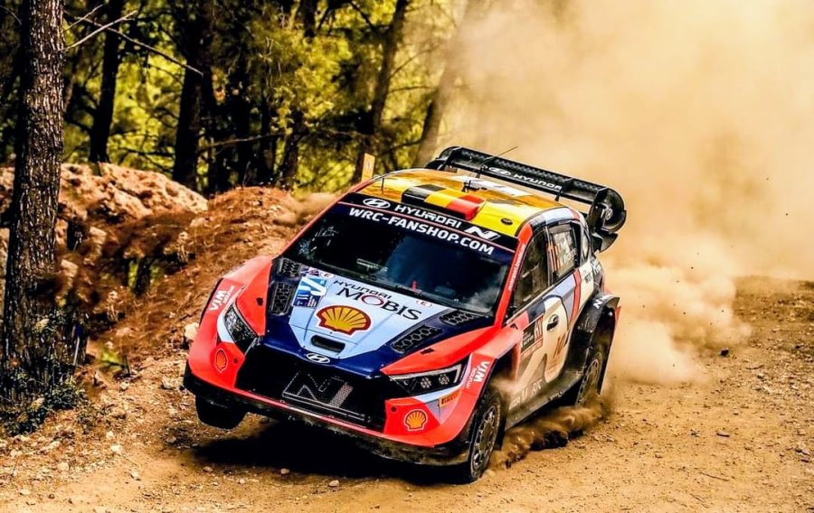 Thierry Neuville, con el Hyundai i20, gan&oacute; en Acr&oacute;polis y se afianz&oacute; en el Mundial.