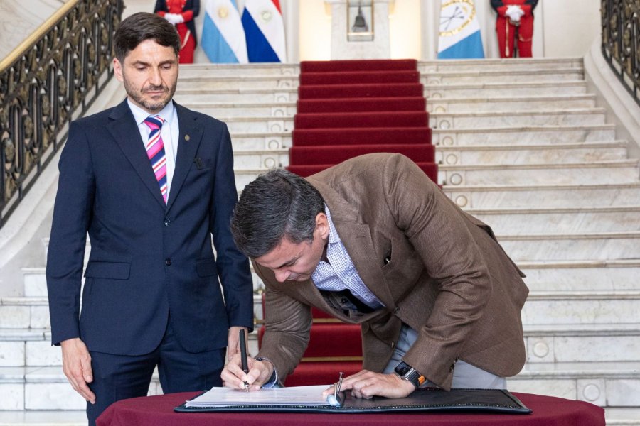 JUNTOS. Pullaro recibi&oacute; este s&aacute;bado en Casa de Gobierno a su casi coet&aacute;neo generacional presidente de Paraguay, Santiago Pe&ntilde;a.