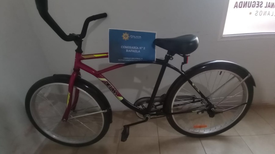<i>La bici robada y recuperada en poder de un sujeto que circulaba con ella por bulevar Lehmann.</i>