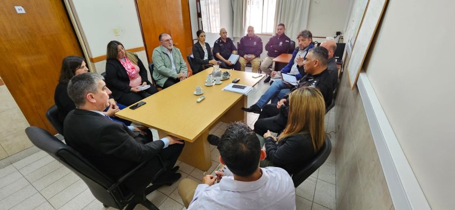 El fiscal regional Carlos Vottero convocó a esta reunión donde se abordó el doble homicidio del fin de semana último.