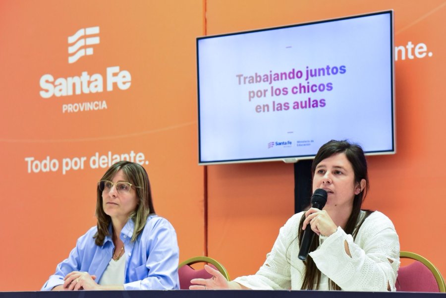 Ana Bacolla y María Martín presentaron el informe del Ministerio de Educación.