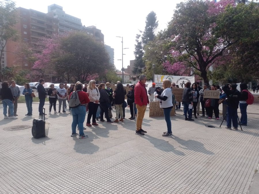 <i>Esta ma&ntilde;ana frente a los tribunales de Santa Fe.</i>