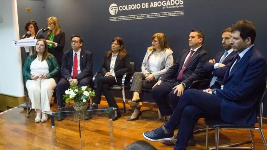 Las abogadas rafaelinas Mabel Eusebio y Mariel Tschieder en el panel de autoridades de la Jornada Nacional de Derecho Sucesorio.