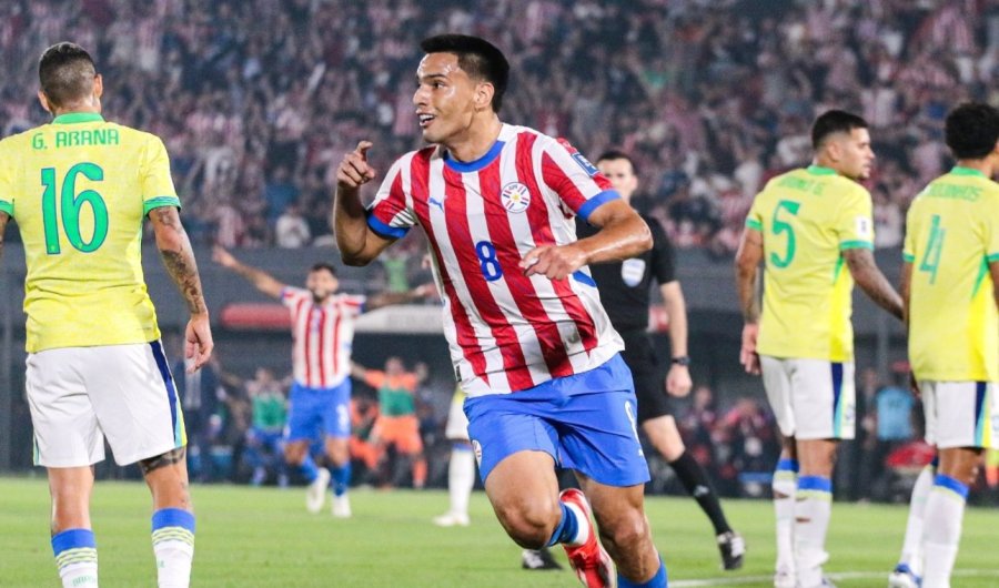 HEROE. Diego Gómez festeja su gol.