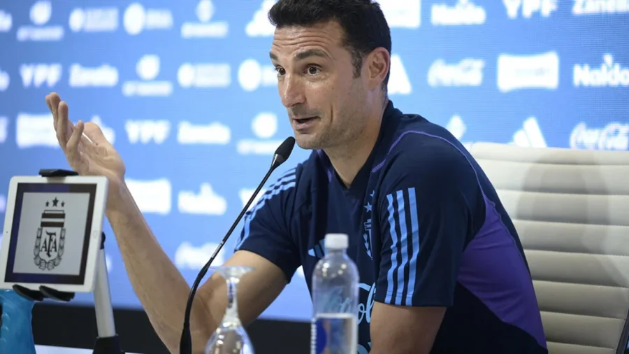 Lionel Scaloni descontento con el arbitraje en el encuentro entre Argentina y Colombia.